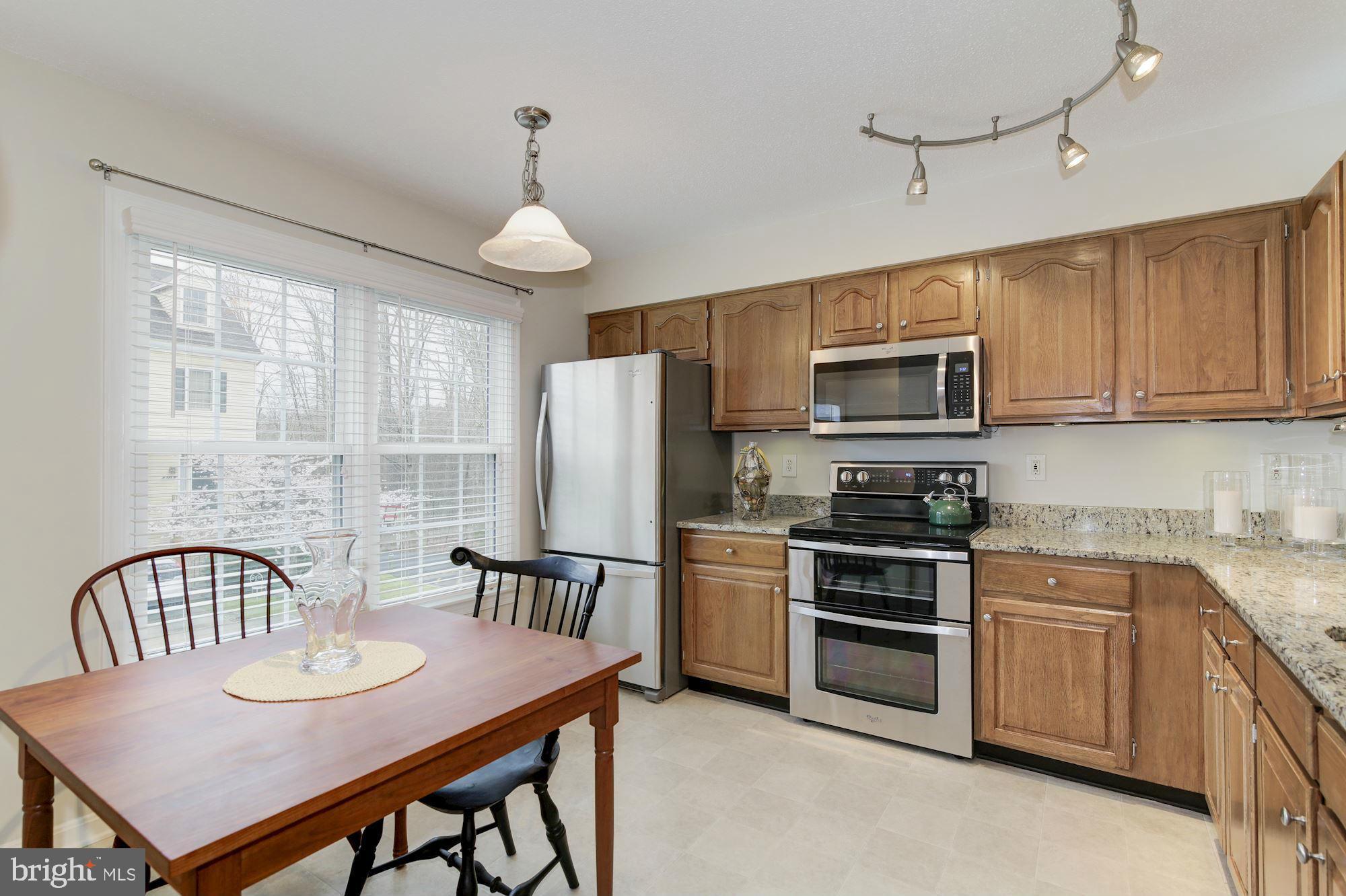 Bright and Spacious Kitchen