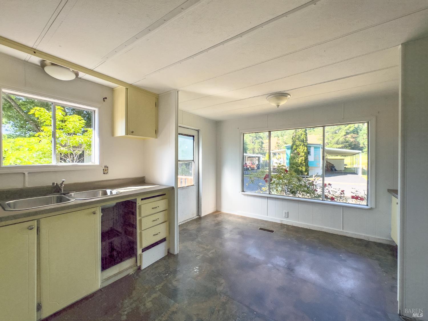 19401 Walker Road, Unit 12 Willits, CA 95490 - Photo 2 of 18