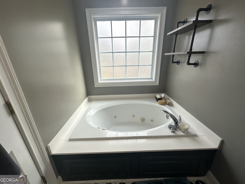 101 Cords Bridge Road Northeast Milledgeville, GA 31061 - Photo 40 of 44 a bath tub sitting next to a window