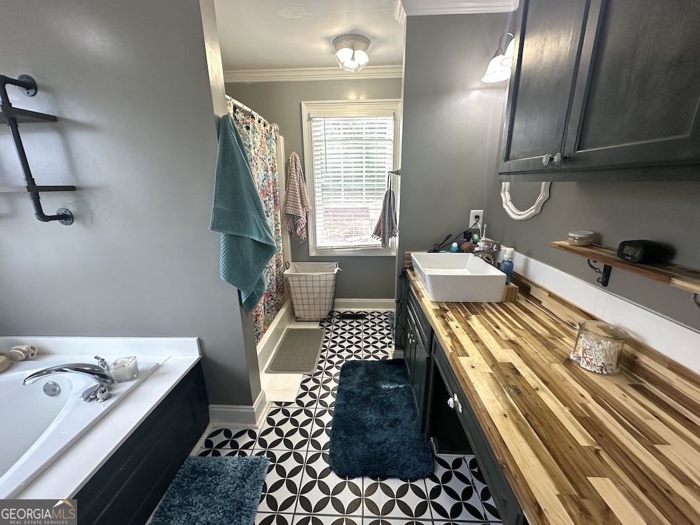101 Cords Bridge Road Northeast Milledgeville, GA 31061 - Photo 4 of 44 a bathroom with a bathtub and shower