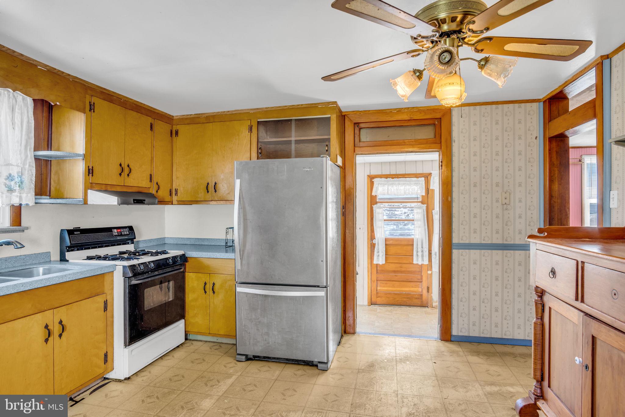 870 Baltimore Street Hanover, PA 17331 - Photo 15 of 36
