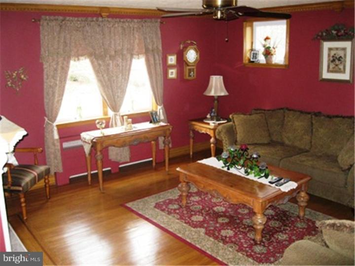 229 Red Lion Road Huntingdon Valley, PA 19006 - Photo 4 of 21