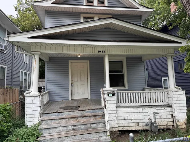 $230,000 | 1015 Southwest 16th Street, Topeka, KS 66604