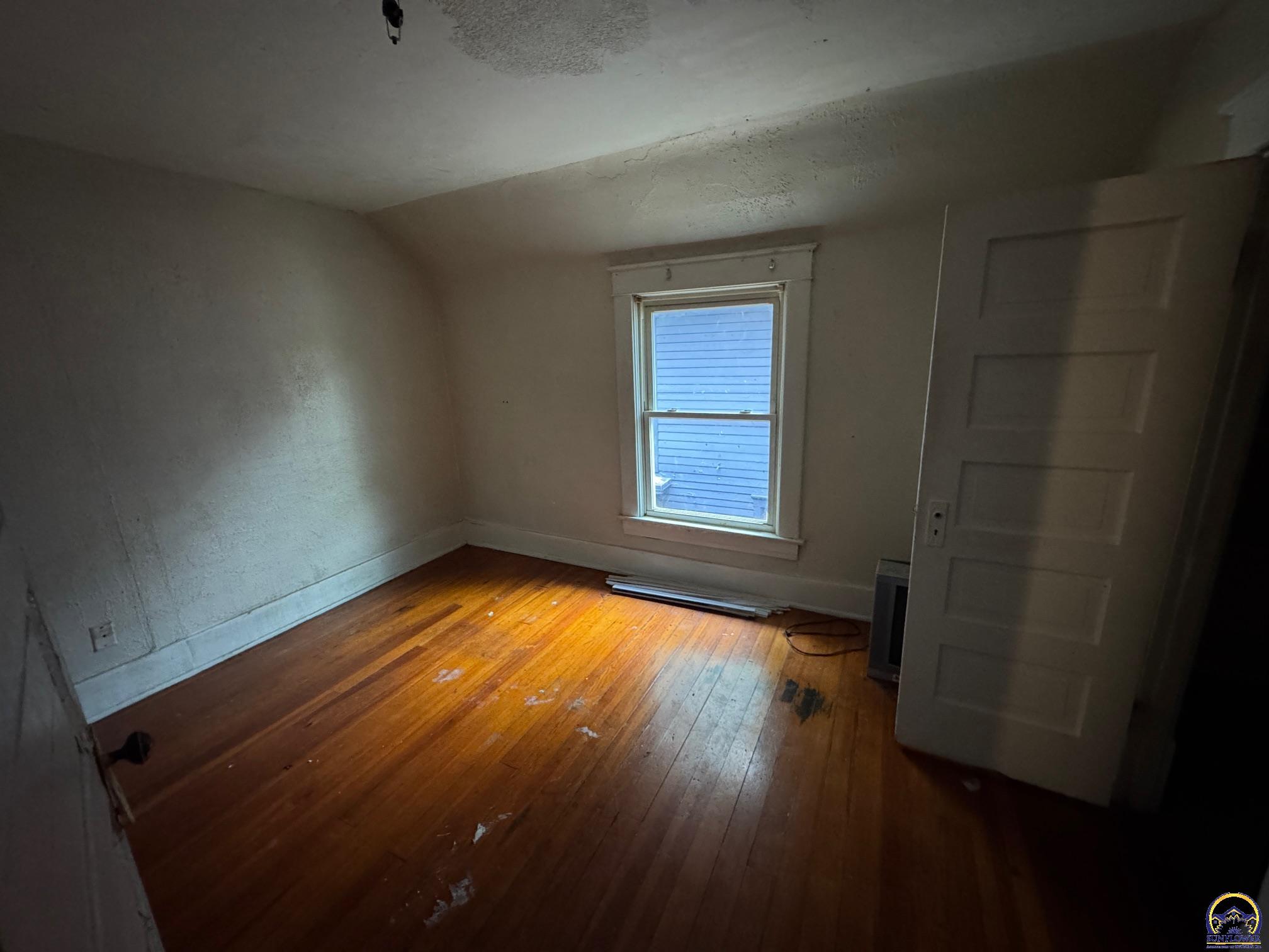 1015 Southwest 16th Street Topeka, KS 66604 - Photo 7 of 10