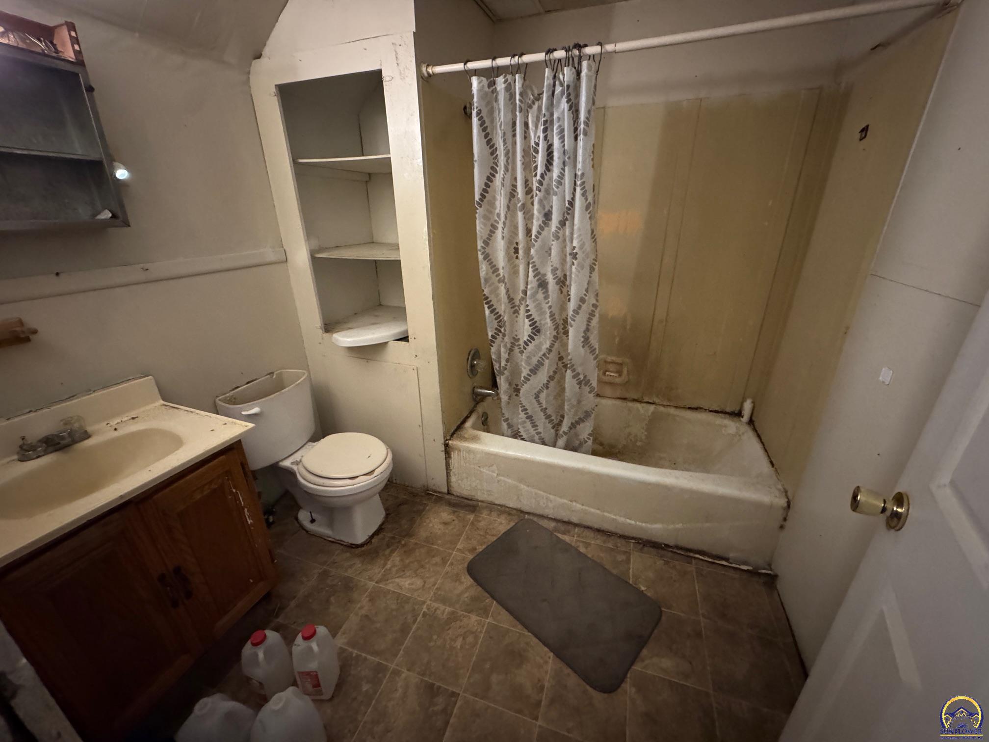 1015 Southwest 16th Street Topeka, KS 66604 - Photo 9 of 10