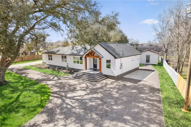 $425,000 | 925 County Road 737B, Alvin, TX 77511