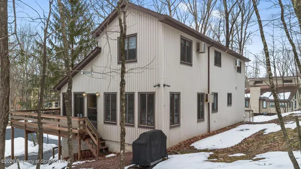 a view of a house with backyard