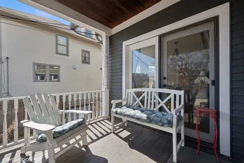 a view of a house with backyard and a tree