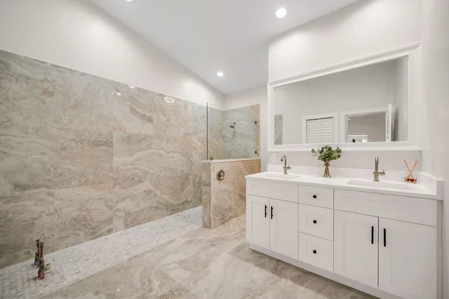 $739,000 | 581 Country Walk Court, Naples, FL 34104