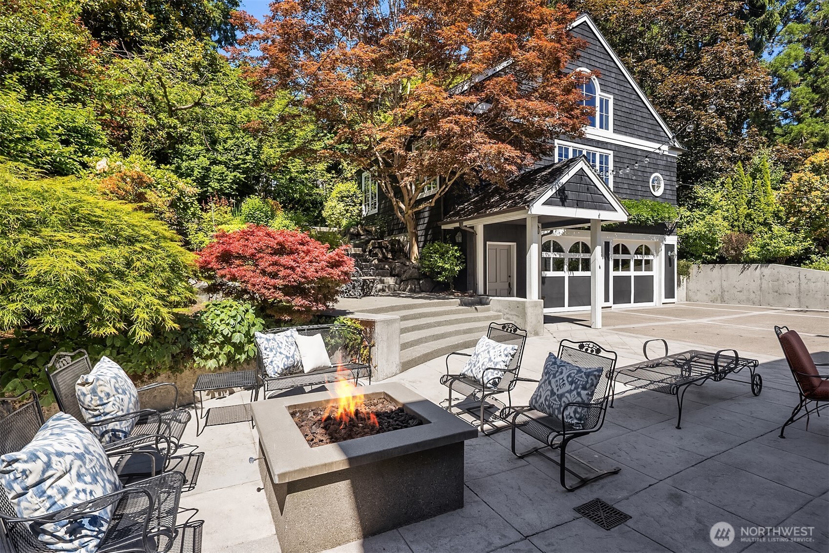 5506 Northeast Penrith Road Seattle, WA 98105 - Photo 4 of 40