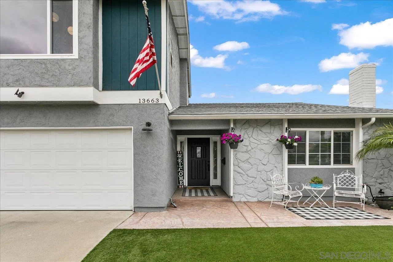 13663 Paseo Del Mar El Cajon, CA 92021 - Photo 4 of 36 a front view of house with yard