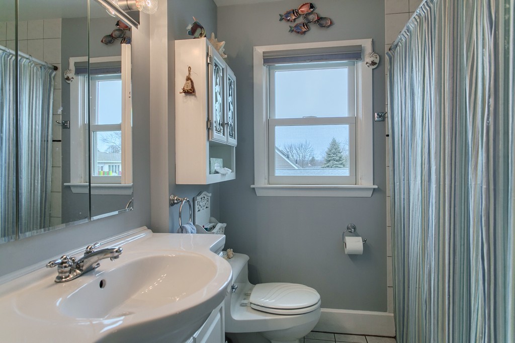 6 Crescent Road Leominster, MA 01453 - Photo 8 of 30 Gallery Image 8