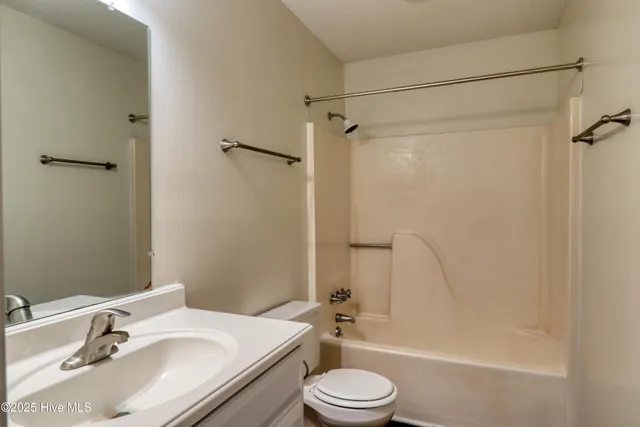 $950 | 2318 Indian Drive, Unit B2, Jacksonville, NC 28546