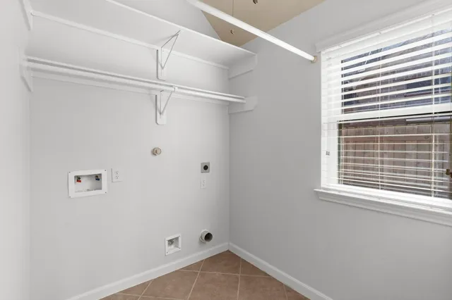 $3,200 | 2602 White Falls Drive, Pearland, TX 77584