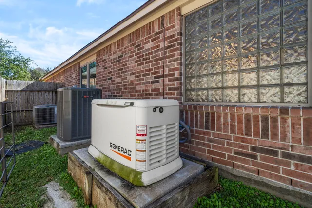 $3,200 | 2602 White Falls Drive, Pearland, TX 77584