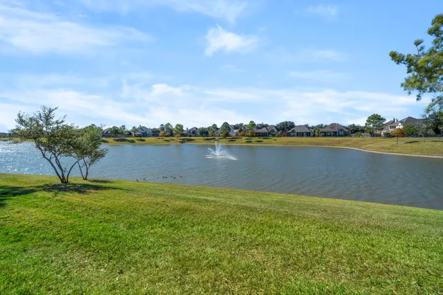 $3,200 | 2602 White Falls Drive, Pearland, TX 77584