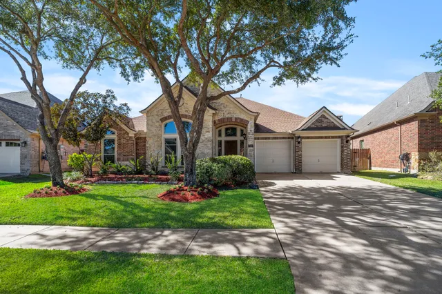 $3,200 | 2602 White Falls Drive, Pearland, TX 77584