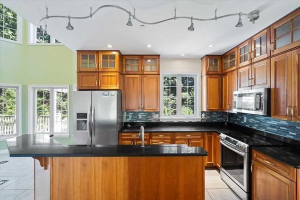 $775,000 | 89 Boulder Hill Drive, Holden, MA 01522