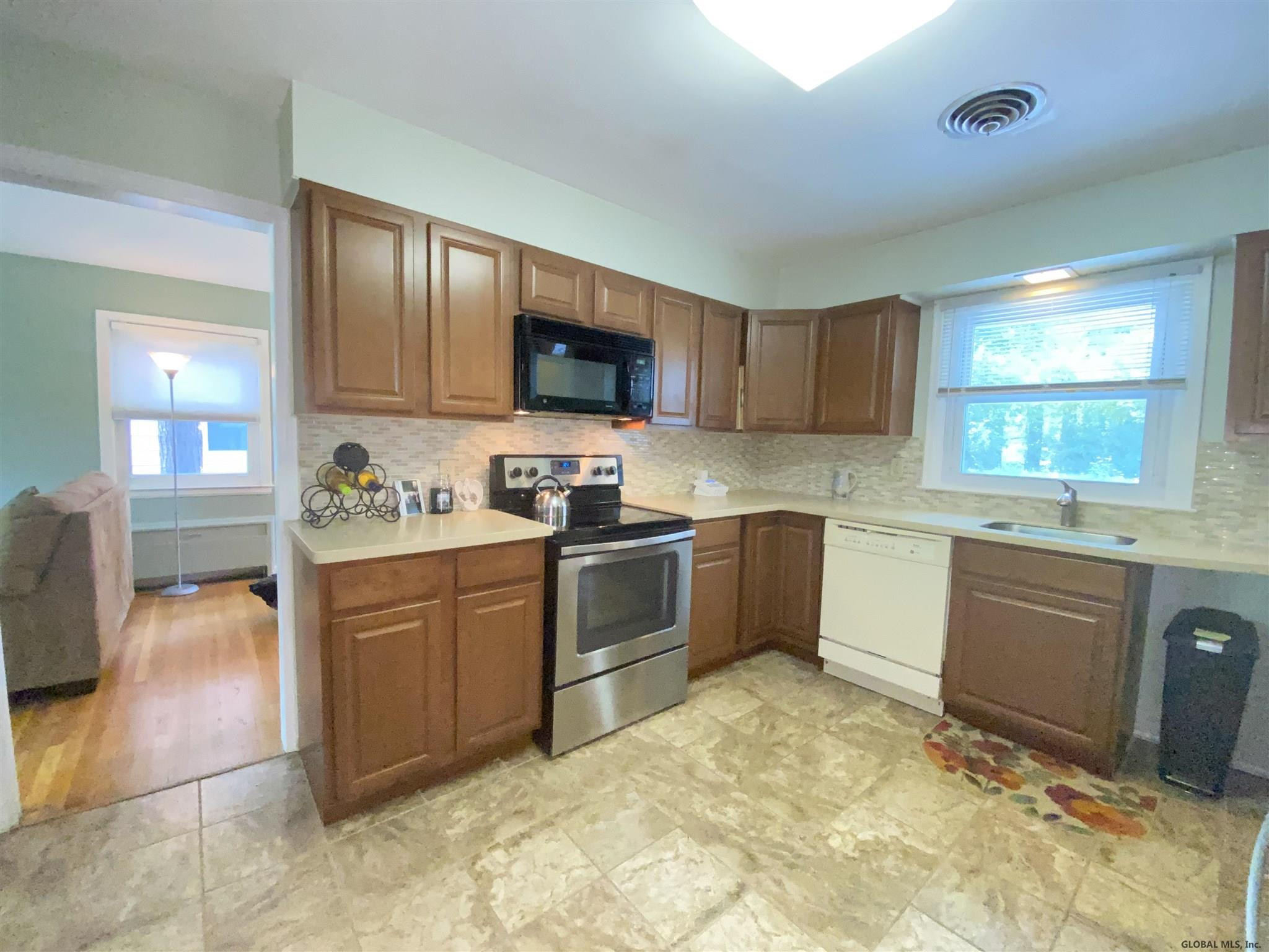 248 Hackett Boulevard Albany, NY 12209 - Photo 12 of 29 Photo 12