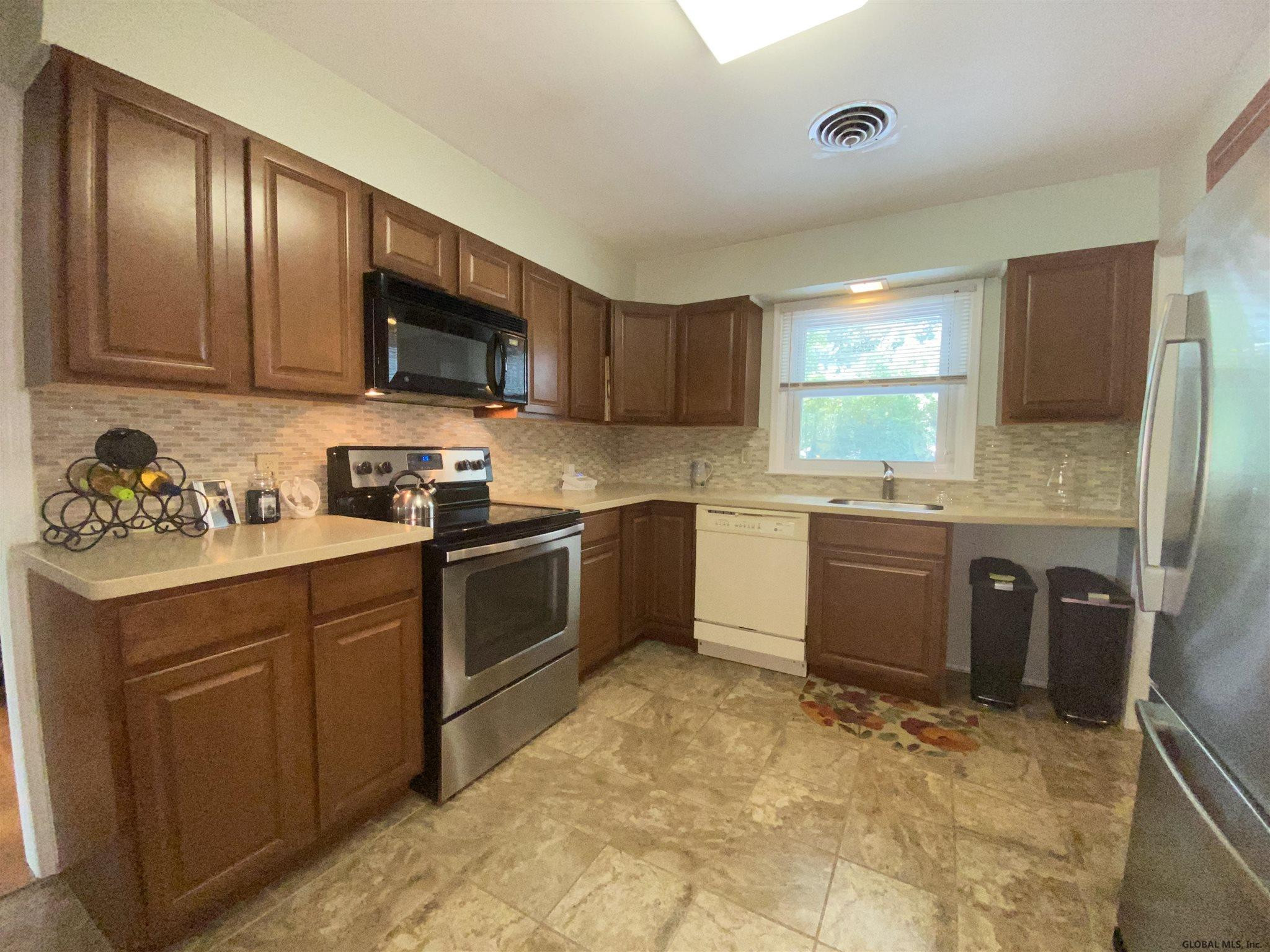 248 Hackett Boulevard Albany, NY 12209 - Photo 15 of 29 Photo 15