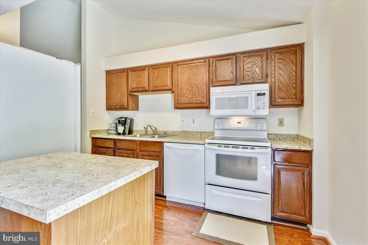 10335 Abbott Road Manassas, VA 20110 - Photo 6 of 41 Kitchen with oak cabinetry