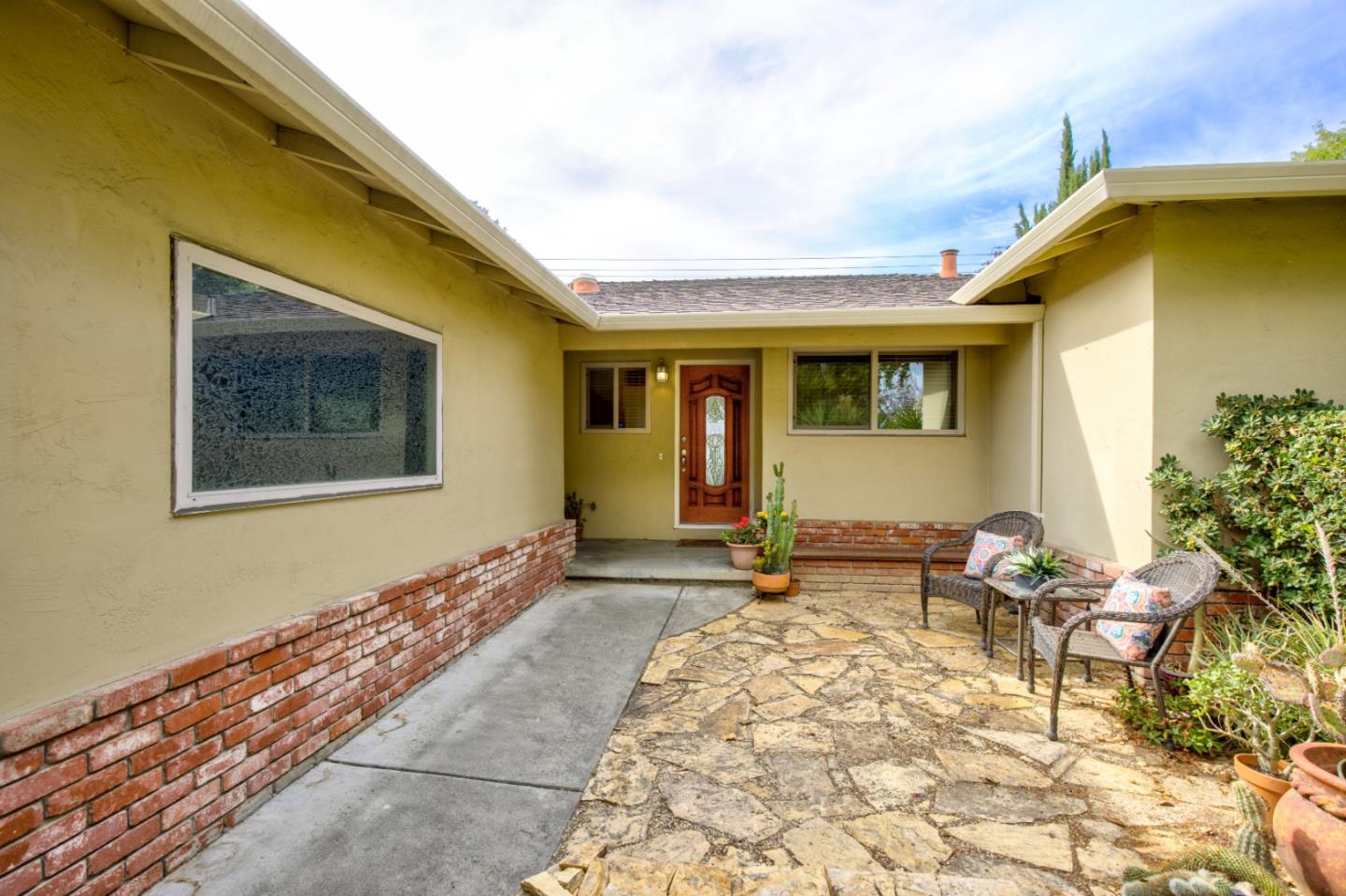 2843 Aragon Way San Jose, CA 95125 - Photo 2 of 26 a backyard of a house with table and chairs