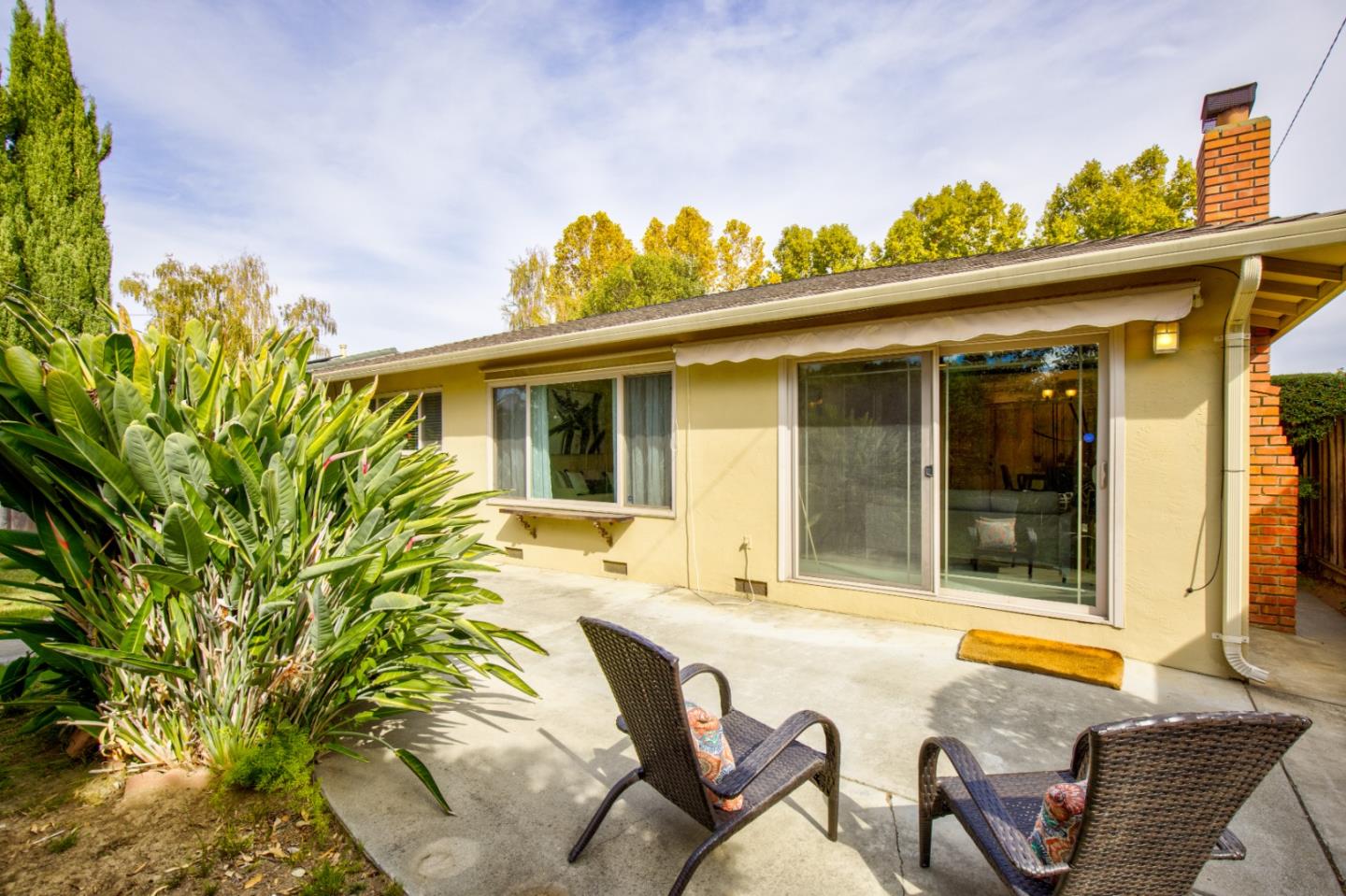 2843 Aragon Way San Jose, CA 95125 - Photo 24 of 26 a view of a patio with table and chairs and potted plants