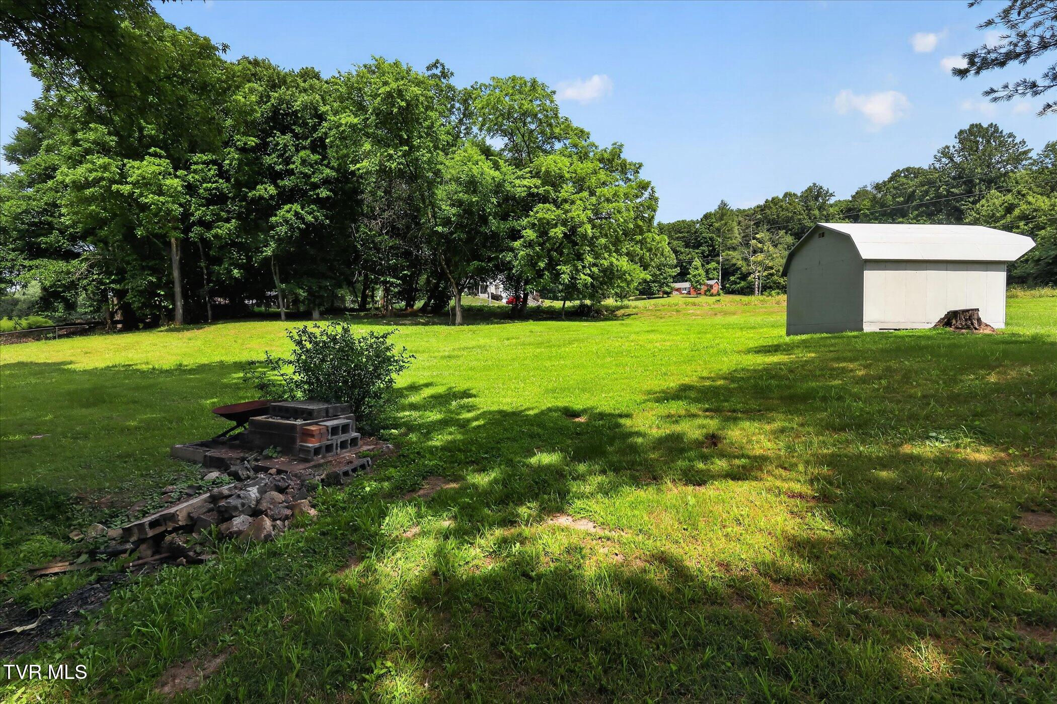 465 Mulberry Road Greeneville, TN 37745 - Photo 14 of 14 33-465-Mulberry-Rd-Greeneville-WindowSti