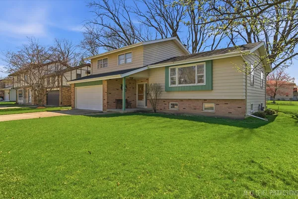 $354,500 | 1575 Lin Lor Lane, Elgin, IL 60123