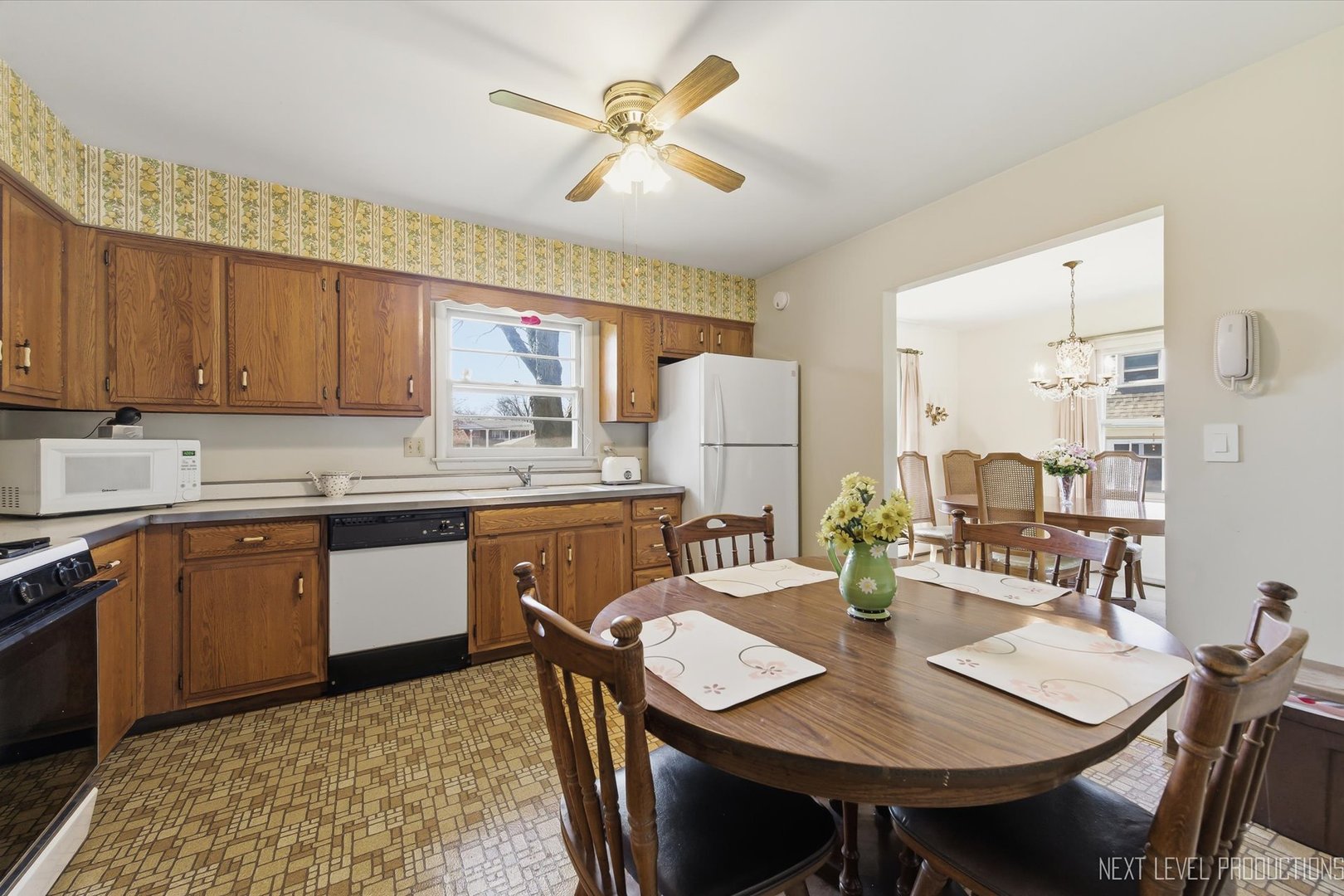 1575 Lin Lor Lane Elgin, IL 60123 - Photo 9 of 24