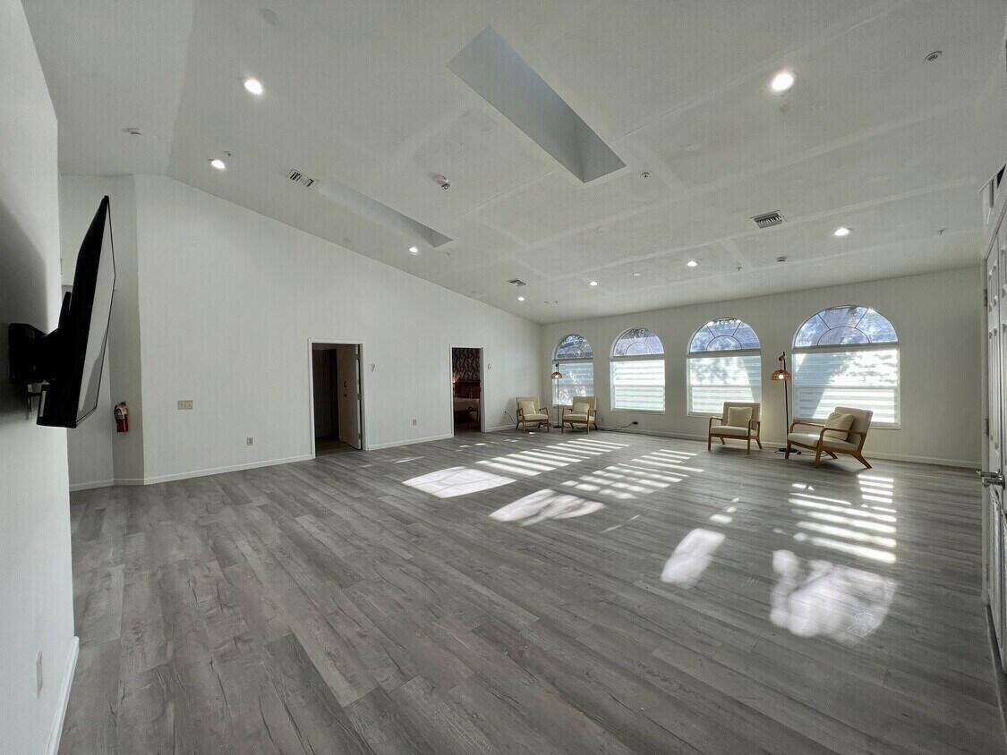 1020 North Riverside Drive Pompano Beach, FL 33062 - Photo 14 of 32 a view of a livingroom with a computer on the floor and wooden floor