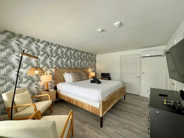 $5,799,000 | 1020 North Riverside Drive, Pompano Beach, FL 33062