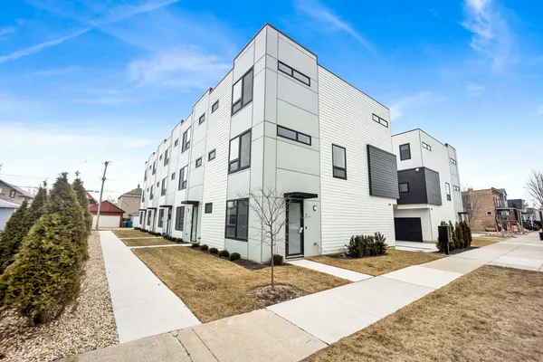 $599,000 | 944 Beloit Avenue, Unit 4, Forest Park, IL 60130