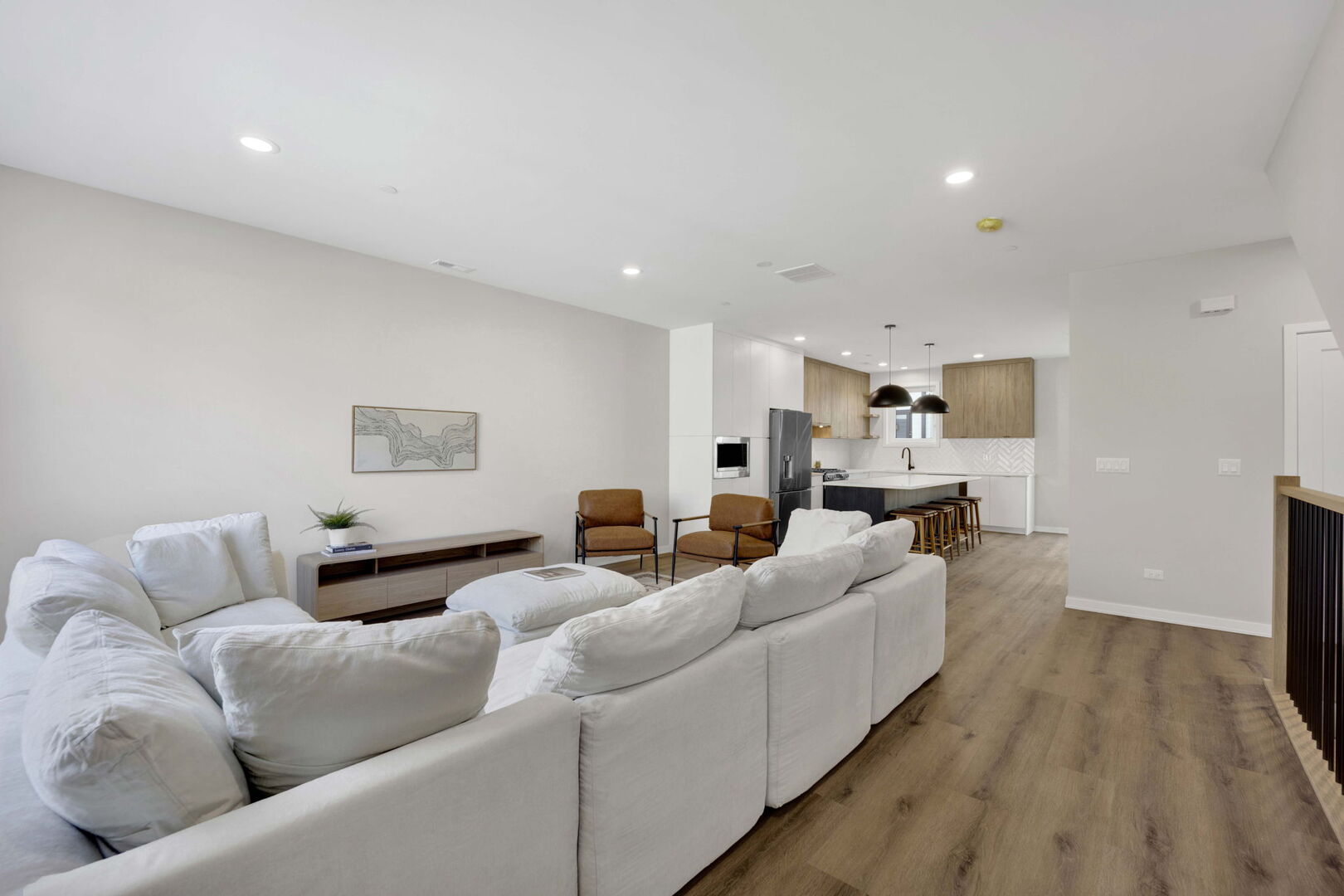 944 Beloit Avenue, Unit 4 Forest Park, IL 60130 - Photo 16 of 31 a living room with furniture and a wooden floor