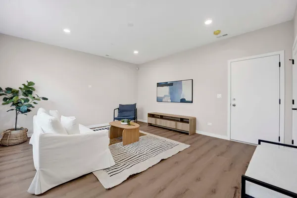 $599,000 | 944 Beloit Avenue, Unit 4, Forest Park, IL 60130