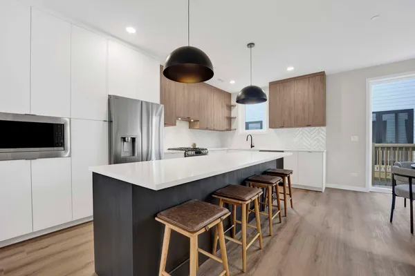 $599,000 | 944 Beloit Avenue, Unit 4, Forest Park, IL 60130