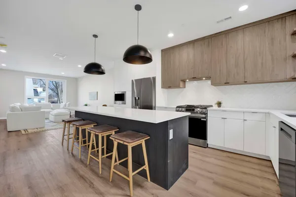 $599,000 | 944 Beloit Avenue, Unit 4, Forest Park, IL 60130