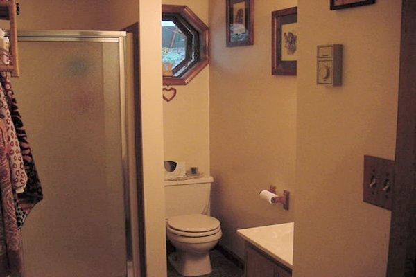 1-711 Bear Road Bushkill, PA 18324 - Photo 9 of 18 Bathroom 2