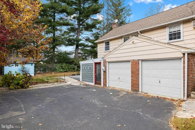 a view of a house with a yard and garage