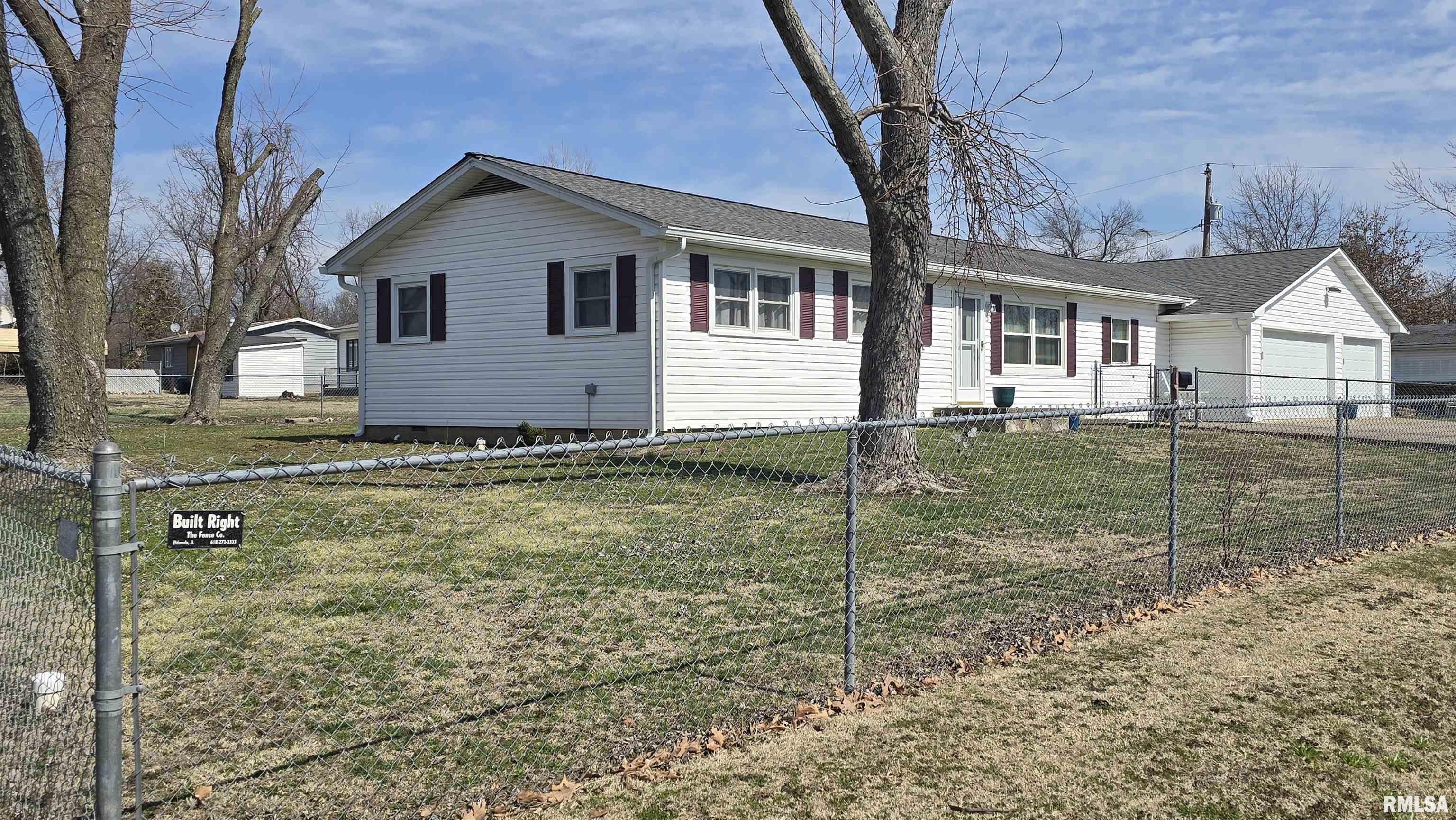 2424 Jones Street Eldorado, IL 62930 - Photo 2 of 21