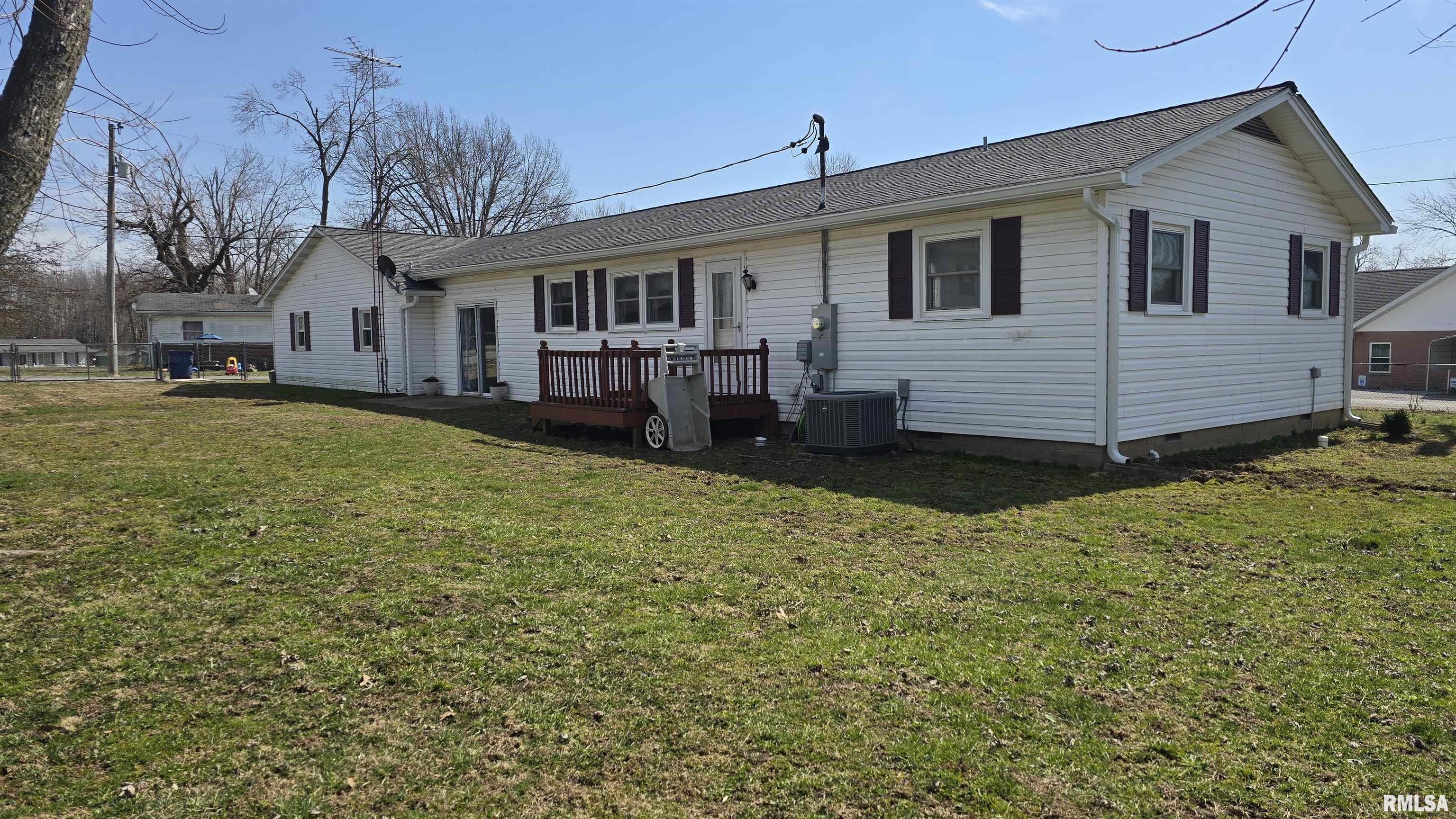 2424 Jones Street Eldorado, IL 62930 - Photo 3 of 21