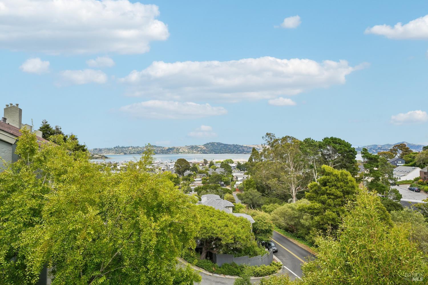 16 Anchorage Road Sausalito, CA 94965 - Photo 2 of 32