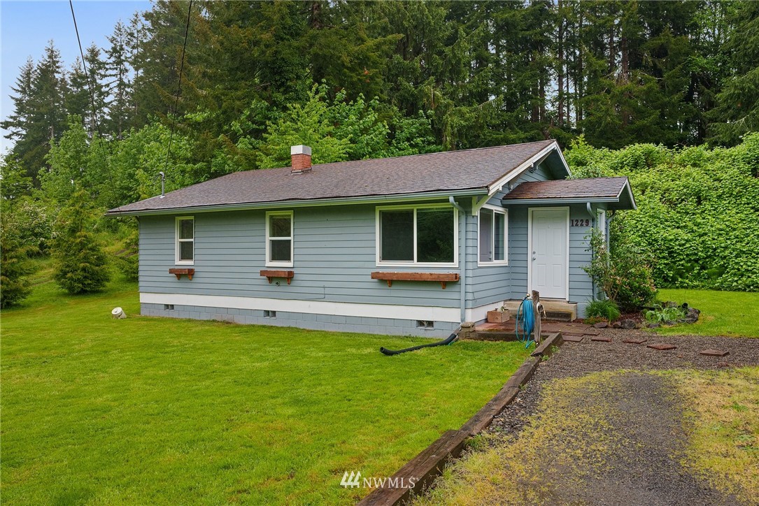 1229 Belmont Road Raymond, WA 98577 - Photo 1 of 21 Gallery Image 1