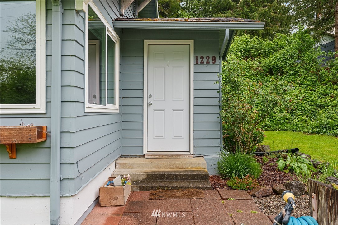 1229 Belmont Road Raymond, WA 98577 - Photo 4 of 21 Gallery Image 4