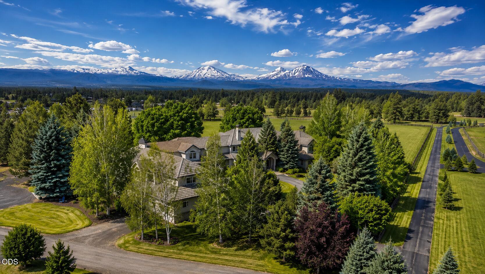 67480 Cloverdale Road Bend, OR 97703 - Photo 1 of 62