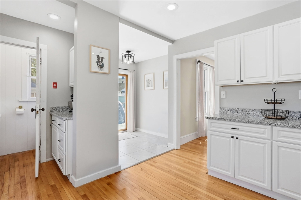 87 Hartford Terrace Springfield, MA 01118 - Photo 16 of 31