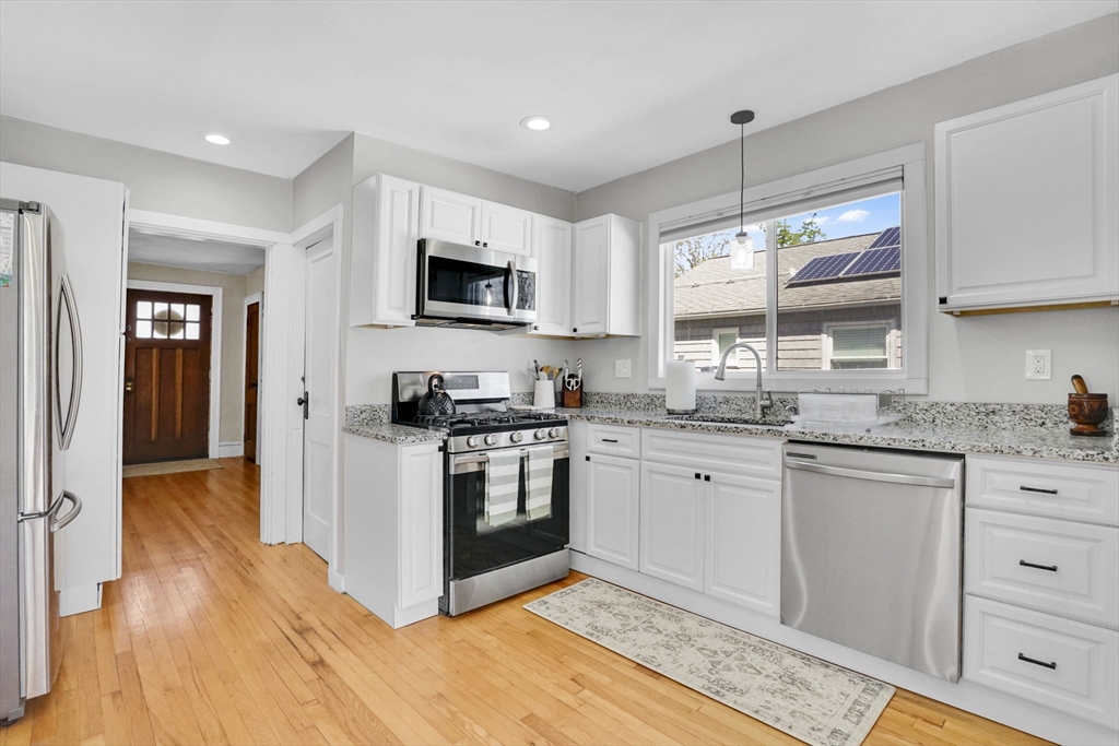 87 Hartford Terrace Springfield, MA 01118 - Photo 17 of 31