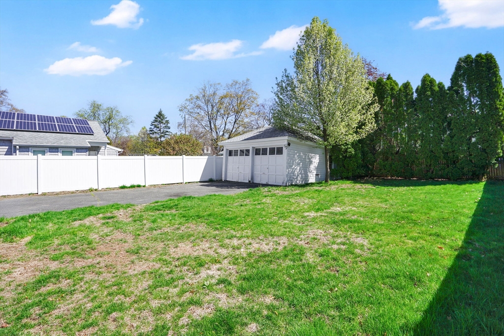 87 Hartford Terrace Springfield, MA 01118 - Photo 5 of 31
