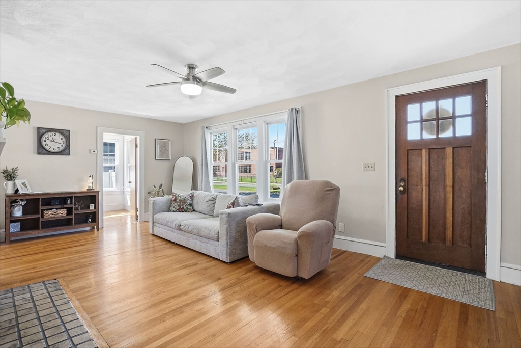 87 Hartford Terrace Springfield, MA 01118 - Photo 8 of 31
