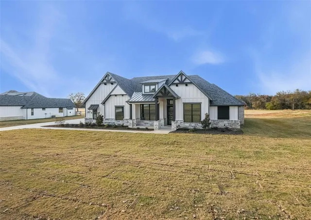 $849,900 | 189 Rio Rancho Drive, Decatur, TX 76234